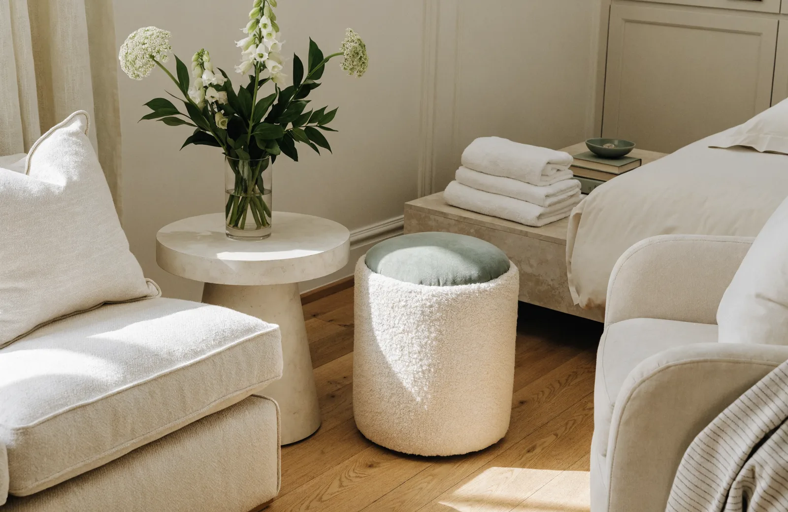 Salon lumineux et soigné d'un logement — ambiance illustrative